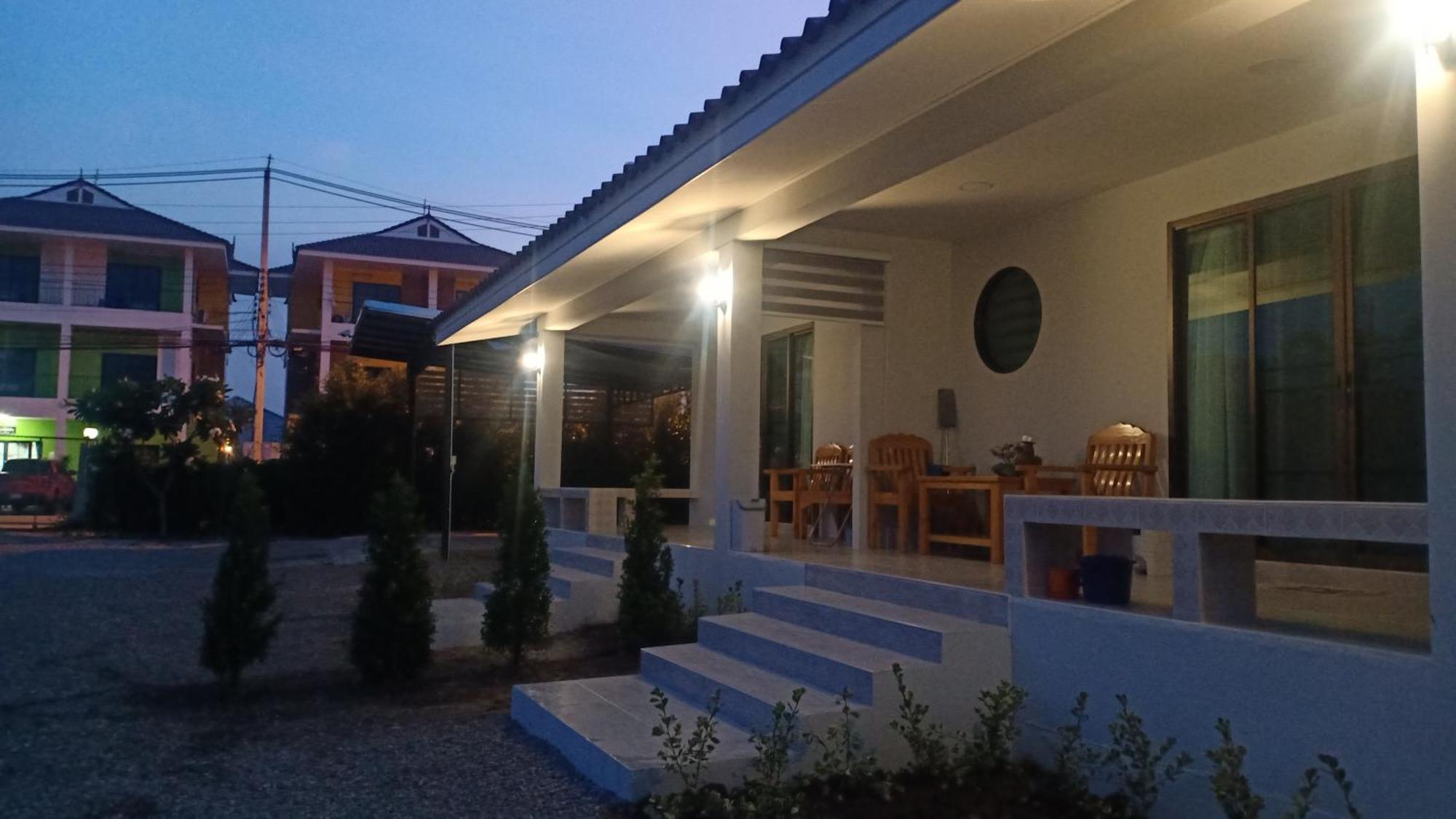 Min House Hotel Lamphun Buitenkant foto